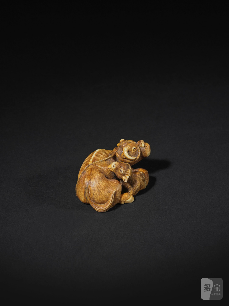 象牙彫根付 親子牛 伝龍光齋壽玉 銘「寿玉」 19世紀後期 | NETSUKE EN IVOIRE REPRÉSENTANT UNE VACHE ET SON VEAU - 图4